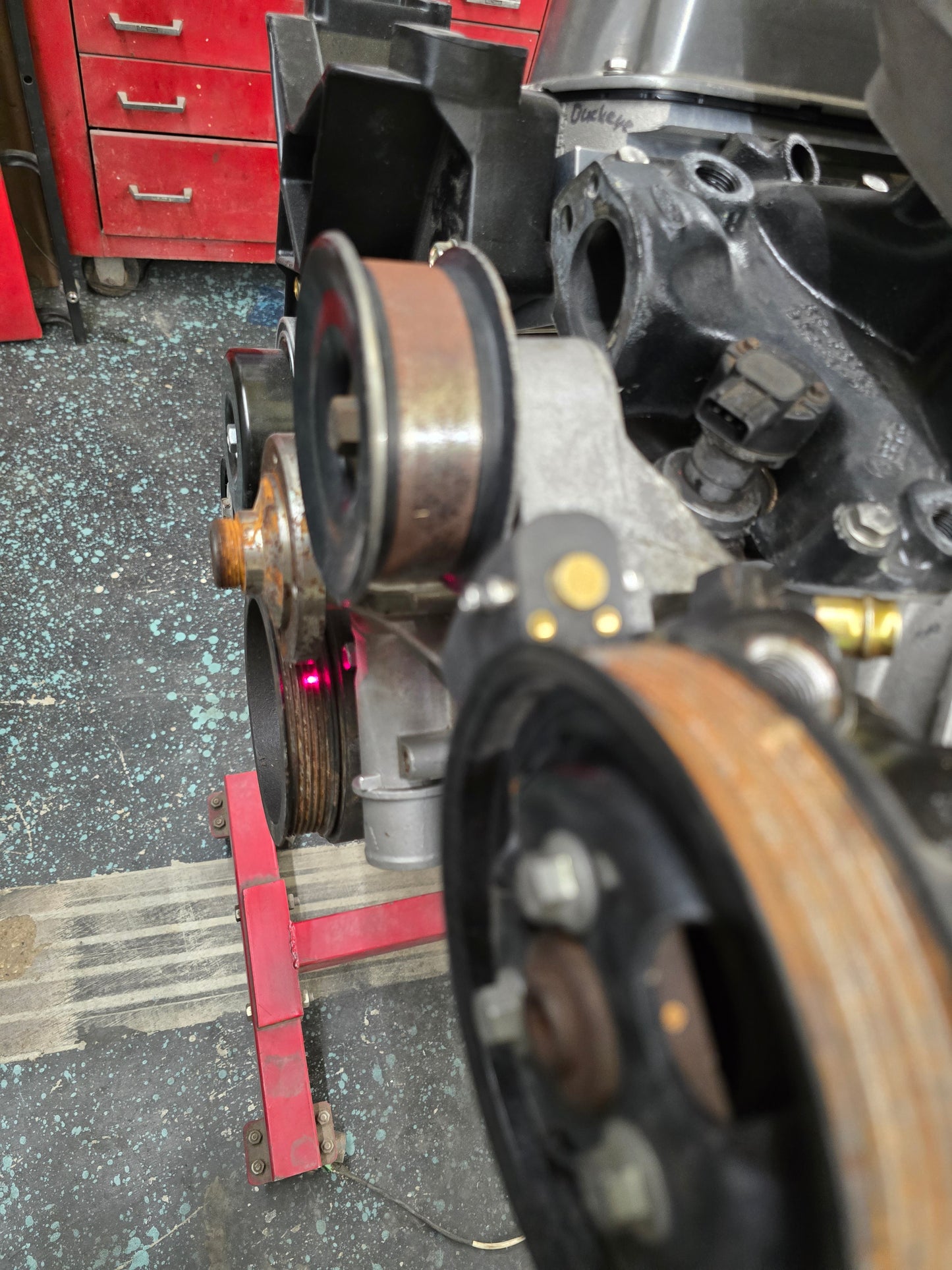 Laser belt pully alignment tool