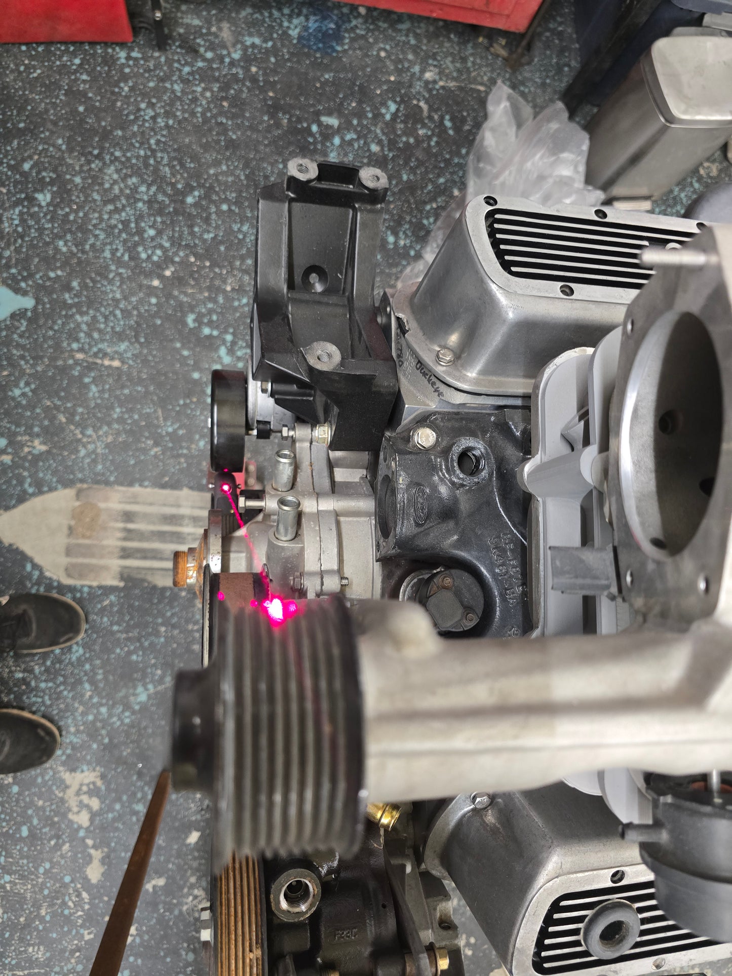 Laser belt pully alignment tool