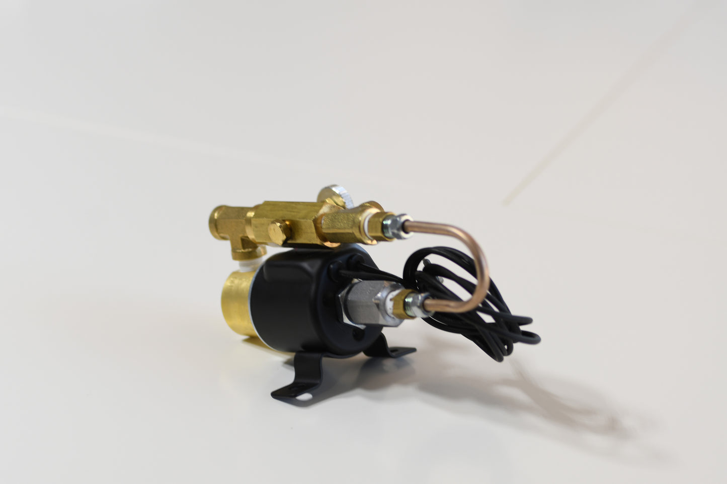 Hydraulic clutch slipper valve